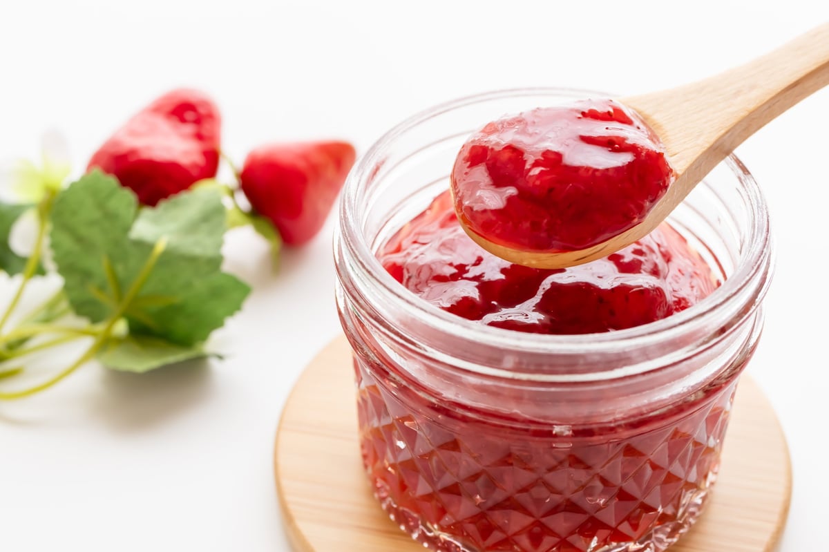 Glass jar packaging for a retail food product